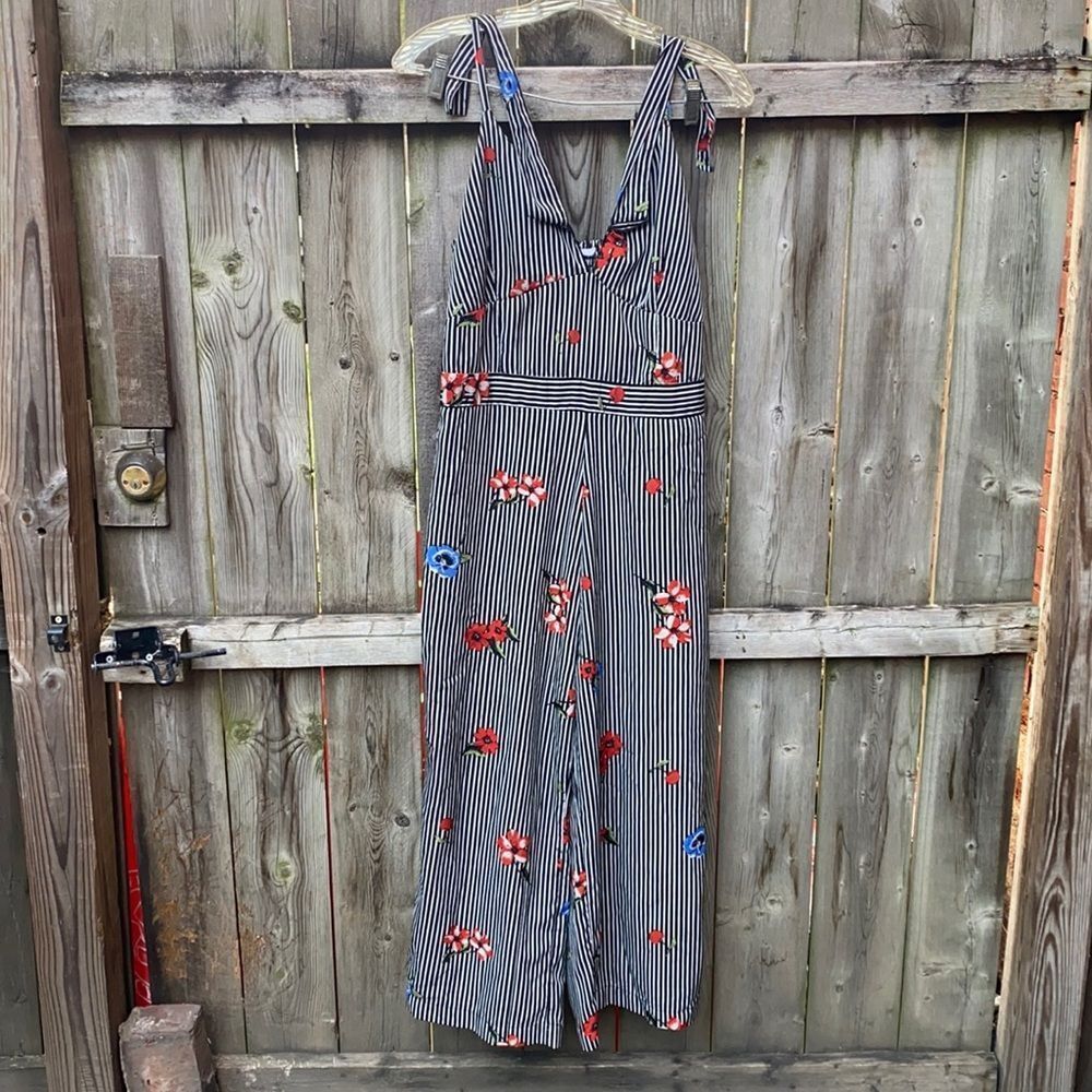Striped floral romper sz. L